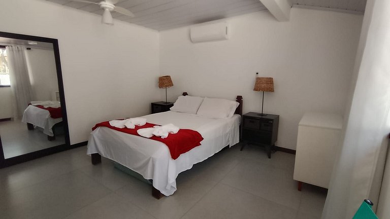 Casa 100m Geriba e 400m Ferradurinha com Piscina