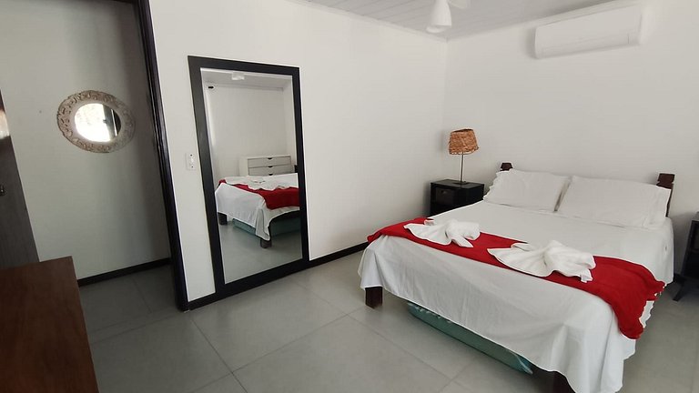 Casa 100m Geriba e 400m Ferradurinha com Piscina