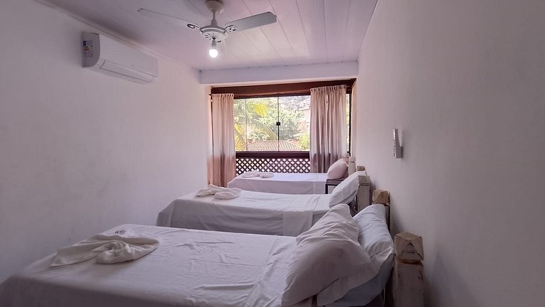 Casa 100m Geriba e 400m Ferradurinha com Piscina