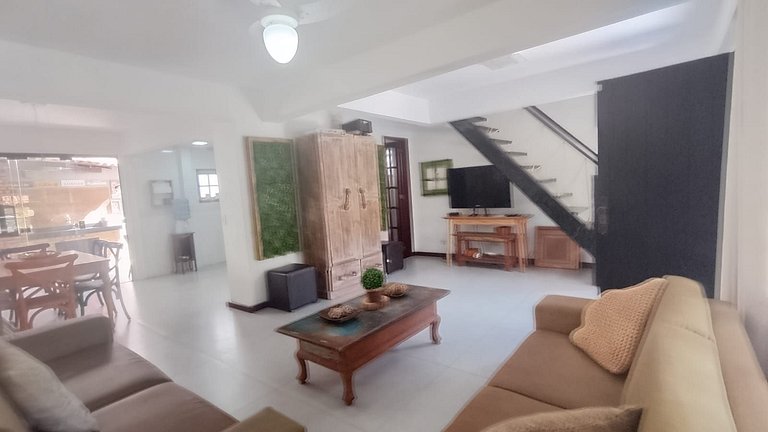 Casa 100m Geriba e 400m Ferradurinha com Piscina