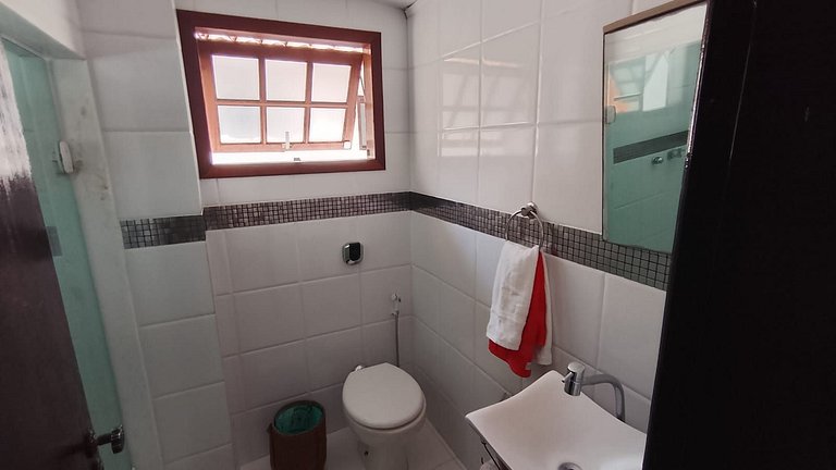Casa 100m Geriba e 400m Ferradurinha com Piscina