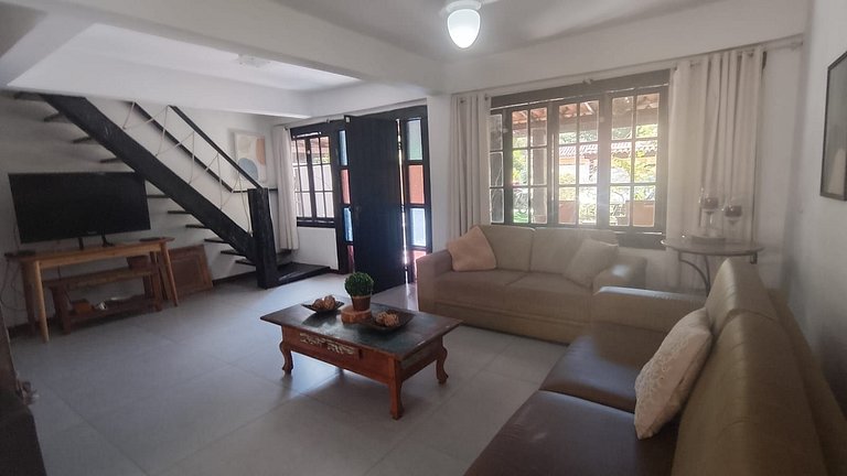 Casa 100m Geriba e 400m Ferradurinha com Piscina