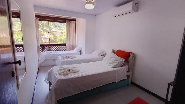 Casa 100m Geriba e 400m Ferradurinha com Piscina